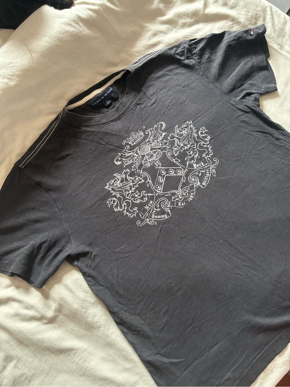 Tommy Hilfiger Black Short-Sleeve Tee with White Crest Graphic - Picture 3 of 7